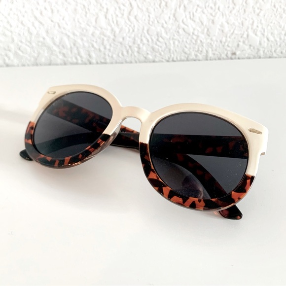 Urban Outfitters Accessories - MOVING SALE | Women’s Urban Outfitters Colorblock Tortoiseshell Sunglasses